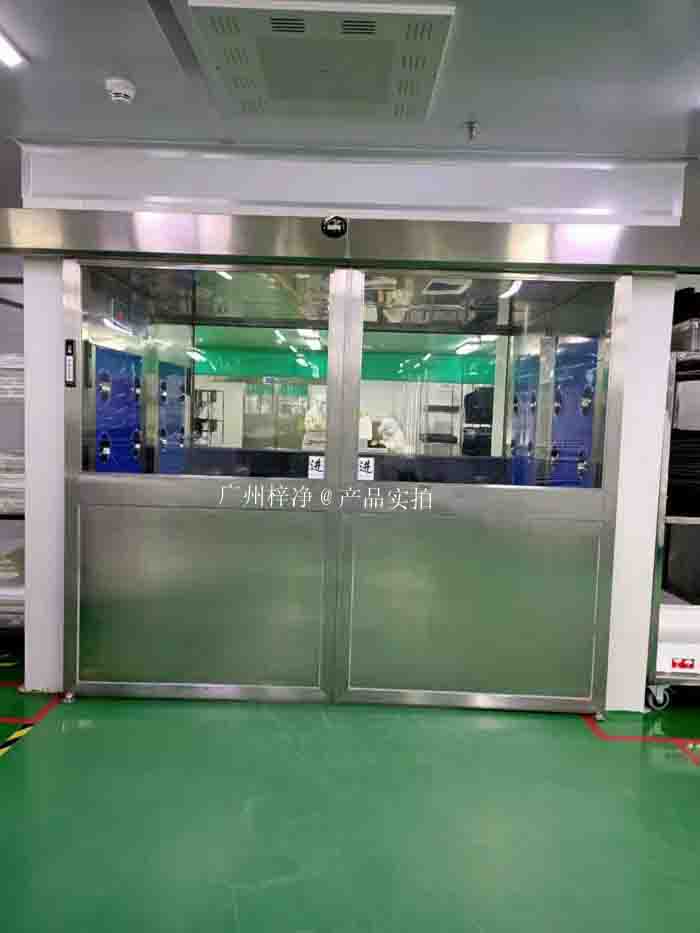 自動(dòng)平開門風(fēng)淋室是操作人員進(jìn)出的潔凈通道