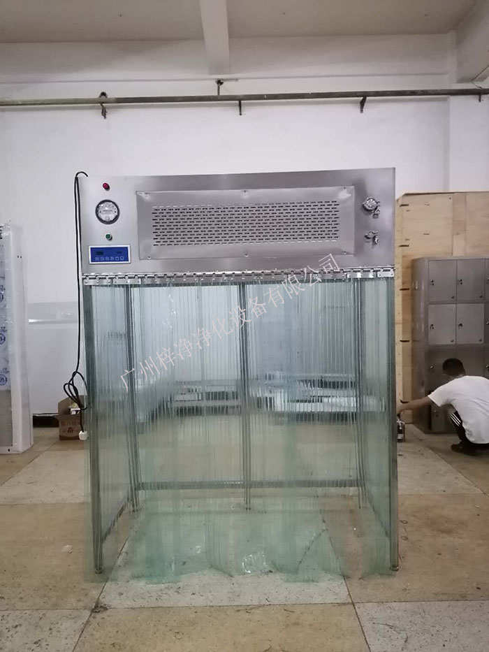 百級(jí)潔凈層流罩制作現(xiàn)場(chǎng)實(shí)拍圖