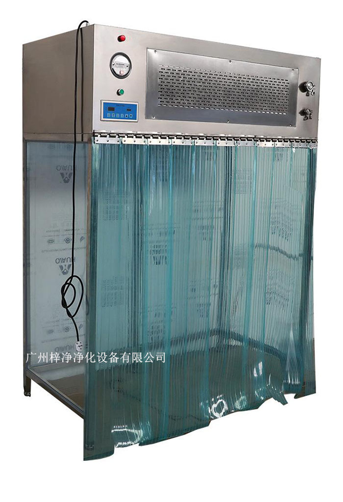 百級(jí)潔凈層流罩它主要由箱體、風(fēng)機(jī)、初效空氣過(guò)濾器、高效空氣過(guò)濾器、阻尼層、燈具等組成。