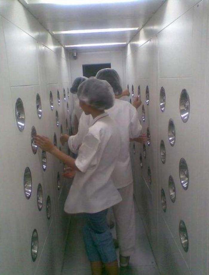 正確使用風淋室不僅能夠有效保證潔凈室內的環境潔凈度,還能延長設備的使用壽命。 正確使用風淋室不僅能夠有效保證潔凈室內的環境潔凈度,還能延長設備的使用壽命。