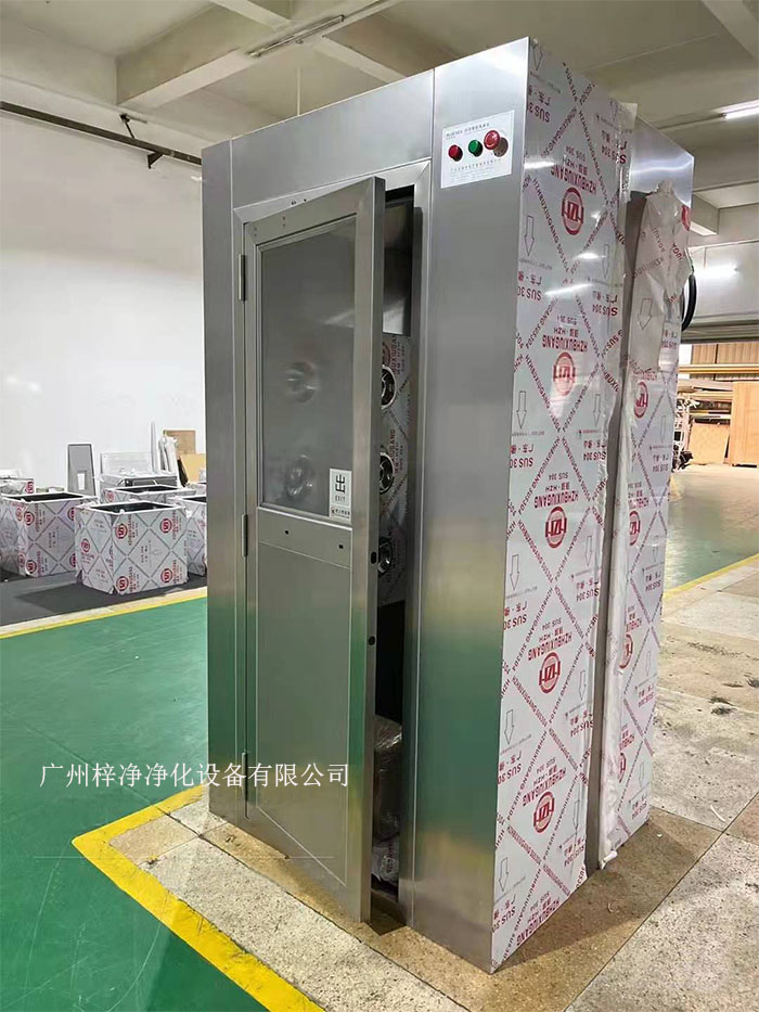在安裝全不銹鋼風淋室通道之前，首先需確定全不銹鋼風淋室位置