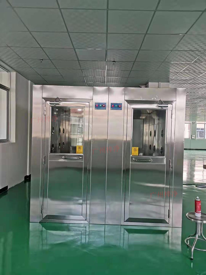 風(fēng)淋室作為一種重要的潔凈室設(shè)備 風(fēng)淋室作為一種重要的潔凈室設(shè)備
