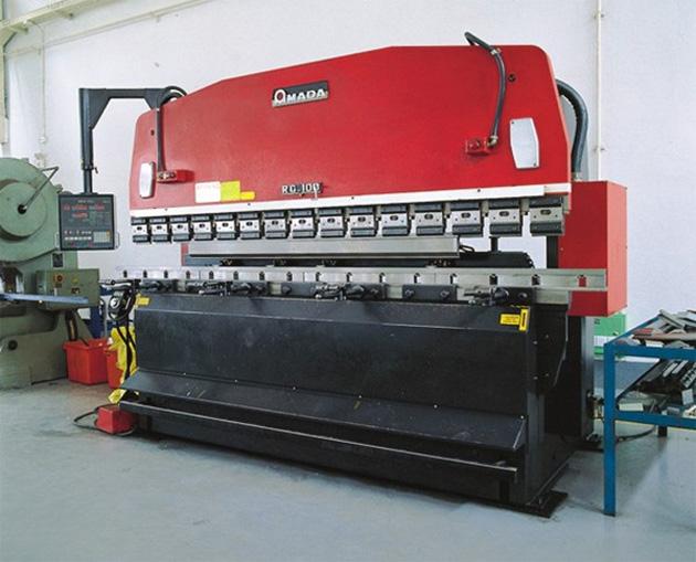 FFU空氣凈化設備采用進口AMADA數(shù)控折彎機 FFU空氣凈化設備采用進口AMADA數(shù)控折彎機